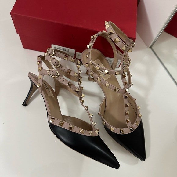Valentino Rockstud Caged 65 Leather Ankle Strap Pump, size 38.5 - Picture 2 of 12